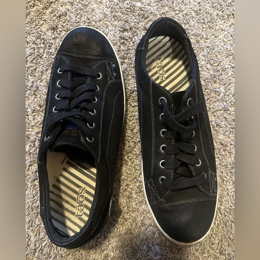 Woman’s Taos black tennis shoes size 10!!!